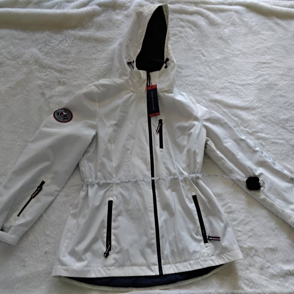 Brand Tommy Hilfiger. Thing coat. Size M.
